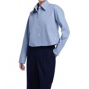 NEW DĀL THE LABEL cropped button down shirt in blue gray